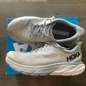 Hoka Arahi 6